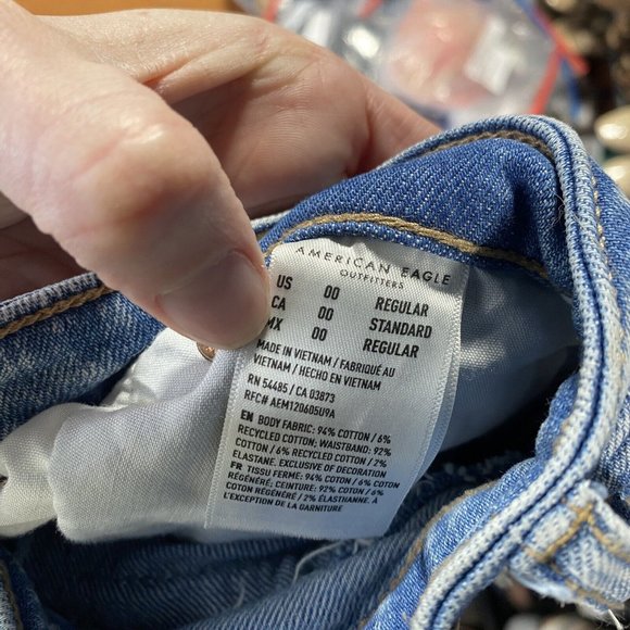 American Eagle jeans women’s 00 blue mom high rise denim distressed casual - Picture 2 of 7